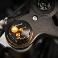 Мотоциклет Yamaha YZF-R1 - прецизно управление с регулируемо Kayaba окачване, разработено за писта