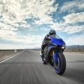 Мотоциклет Yamaha YZF-R1 - с перфектна аеродинамика е в стихията си на пистата