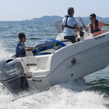 Извънбордов двигател YAMAHA F100FETL - лекота, разбиващо ускорение и неподозирана мощност